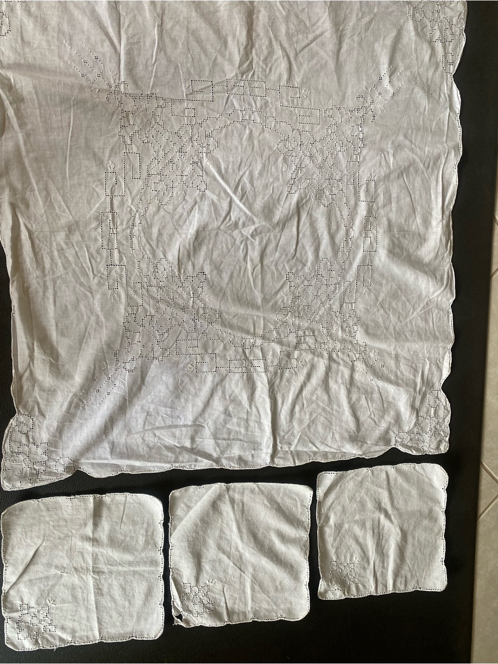 Vintage white bridge cloth w 3 napkins